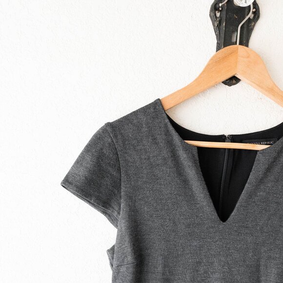 Banana Republic Size 8 Gray Cap Sleeve Lined Bodycon Sheath V-Neck Dress - Picture 3 of 9